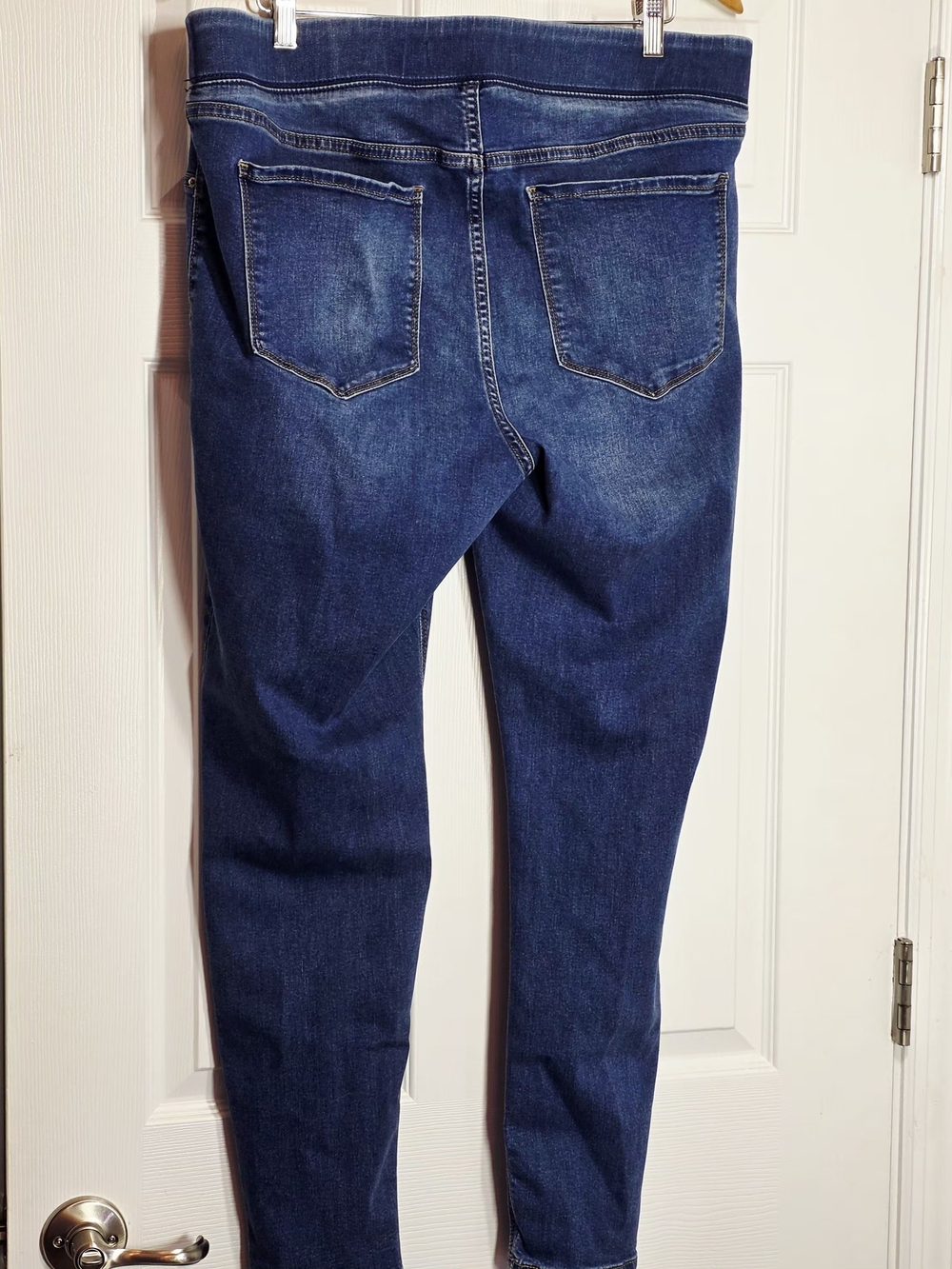 Old Navy Jeans Women's Sz 18 Super Skinny MidRise Pull On Med Wash - Picture 4 of 5